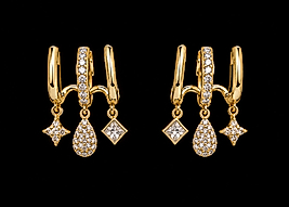 Gold Renk Taşlı Üçlü Halka ve Sallantılı Charm Detaylı Küpe